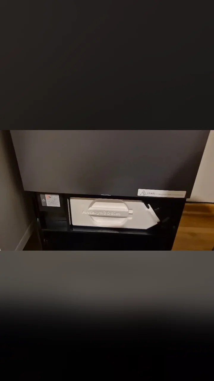 Roborock Saros 20 istasyonuna takılı yıkanabilir toz haznesi, müşteri paylaşımı