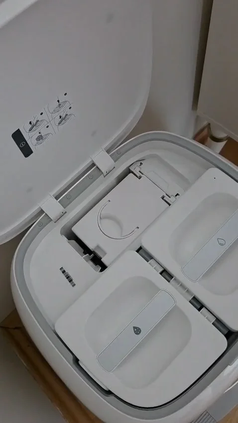 Roborock QRevo Curv istasyonuna takılı yıkanabilir toz haznesi, müşteri paylaşımı